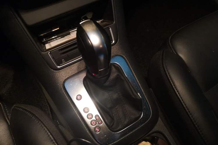 Used Volkswagen Tiguan 2013 1.8TSI Automatic Two-Wheel Drive Luxury Model Gear Lever