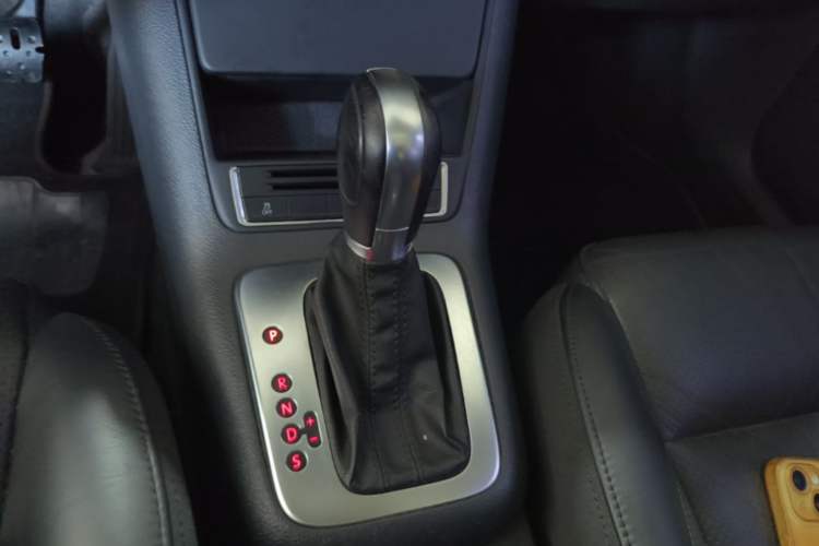 Used Volkswagen Tiguan 2013 1.8TSI Automatic Two-Wheel Drive Luxury Model Gear Lever
