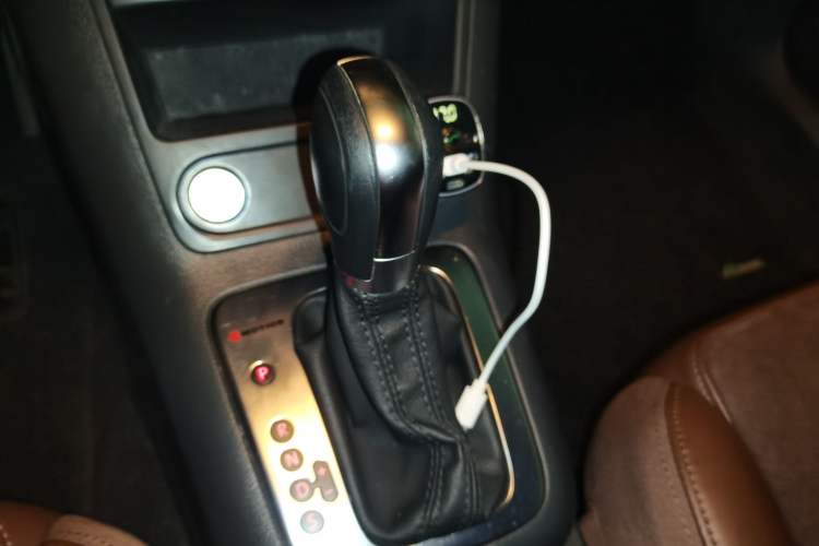 Used Volkswagen Tiguan 2013 2.0 TSI Automatic All-Wheel Drive Luxury Edition Gear Lever