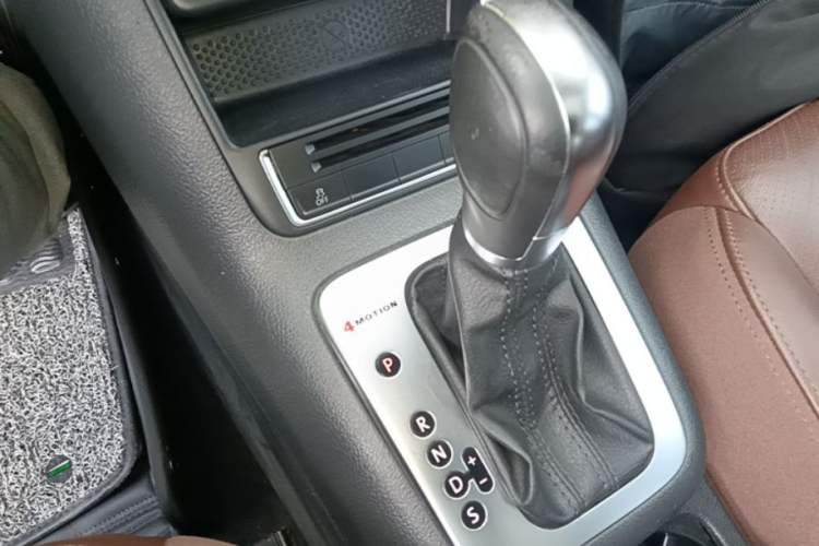 Used Volkswagen Tiguan 2013 2.0 TSI Automatic All-Wheel Drive Luxury Edition Gear Lever