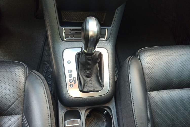 Used Volkswagen Tiguan 2013 1.8TSI Automatic Two-Wheel Drive Luxury Model Gear Lever