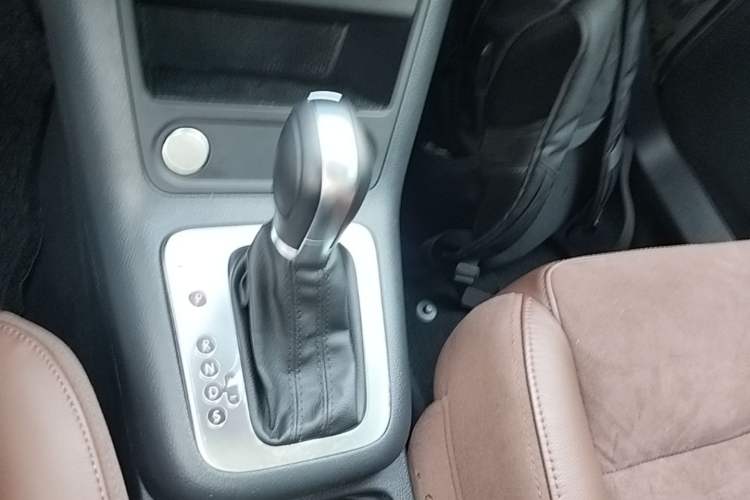 Used Volkswagen Tiguan 2013 2.0 TSI Automatic All-Wheel-Drive Flagship Edition Gear Lever