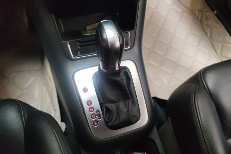 Used Volkswagen Tiguan 2013 1.8TSI Automatic All-Wheel-Drive Comfort Edition Gear Lever