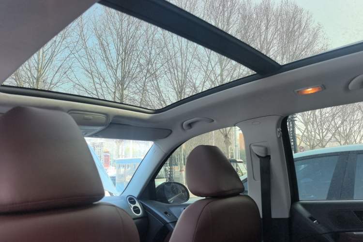 Used Volkswagen Tiguan 2013 1.8TSI Automatic Two-Wheel Drive Luxury Model Headliner