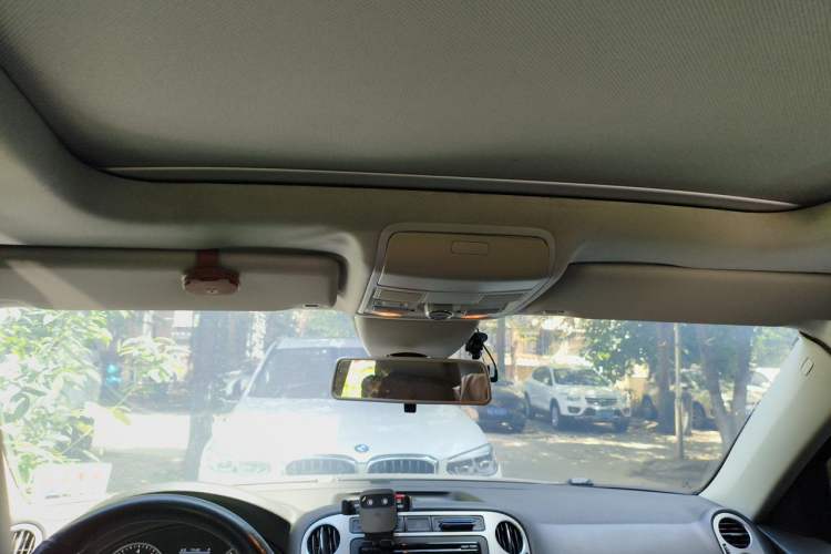 Used Volkswagen Tiguan 2013 1.8TSI Automatic Two-Wheel Drive Luxury Model Headliner
