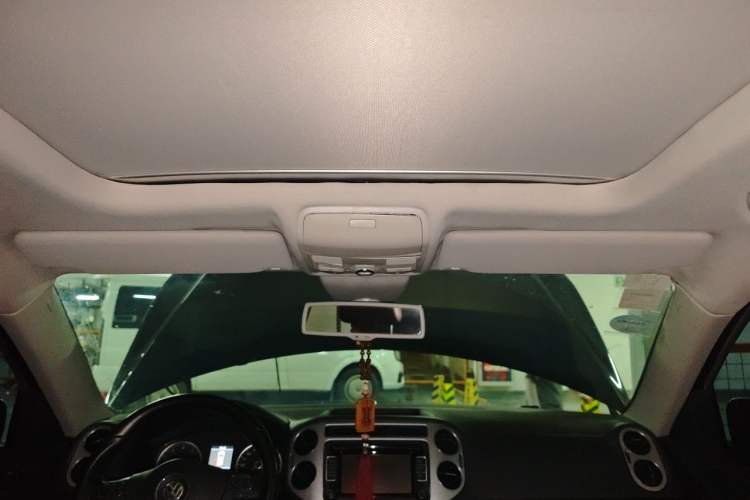 Used Volkswagen Tiguan 2013 2.0 TSI Automatic All-Wheel-Drive Flagship Edition Headliner