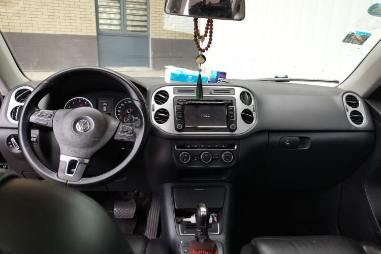 Used Volkswagen Tiguan 2013 1.8 TSI Automatic All-Wheel Drive Luxury Model Headliner