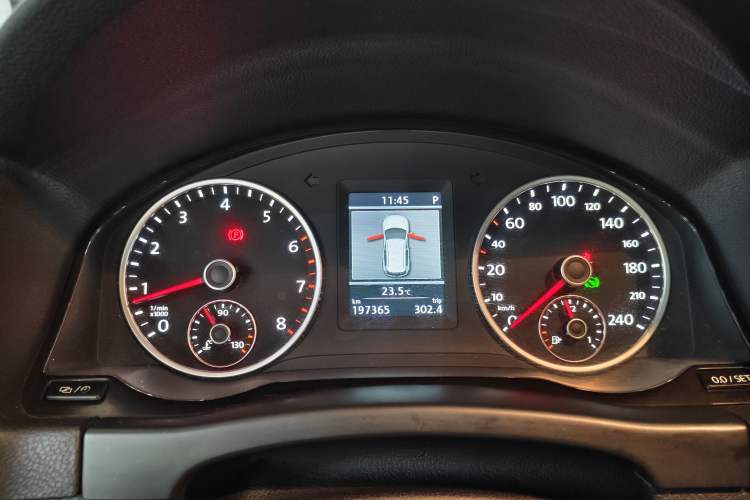 Used Volkswagen Tiguan 2013 2.0 TSI Automatic All-Wheel-Drive Flagship Edition Instrument Cluster