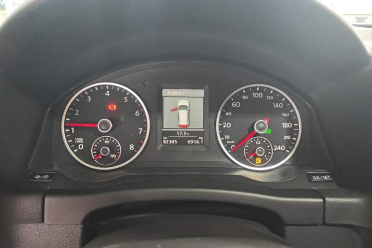 Used Volkswagen Tiguan 2013 1.8 TSI Automatic All-Wheel Drive Luxury Model Instrument Cluster