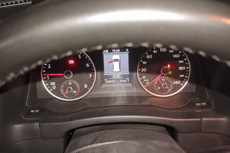Used Volkswagen Tiguan 2013 1.8TSI Automatic Two-Wheel Drive Luxury Model Instrument Cluster