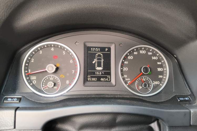 Used Volkswagen Tiguan 2013 1.8 TSI Automatic Two-Wheel Drive Comfort Edition Instrument Cluster