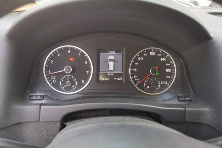 Used Volkswagen Tiguan 2013 1.8 TSI Automatic All-Wheel Drive Luxury Model Instrument Cluster