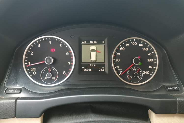 Used Volkswagen Tiguan 2013 1.8 TSI Automatic All-Wheel Drive Luxury Model Instrument Cluster