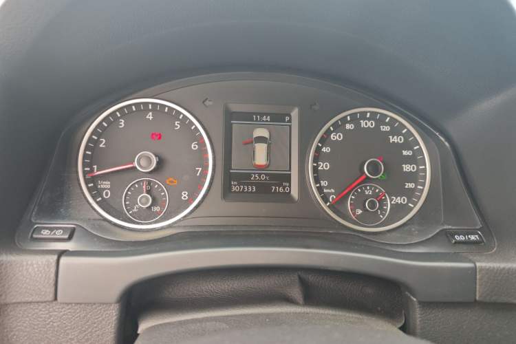 Used Volkswagen Tiguan 2013 1.8 TSI Automatic All-Wheel Drive Luxury Model Instrument Cluster