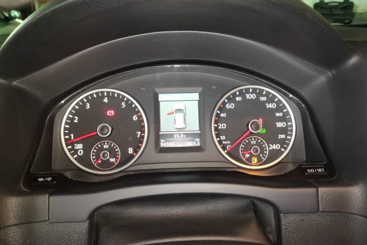 Used Volkswagen Tiguan 2013 2.0 TSI Automatic All-Wheel Drive Luxury Edition Instrument Cluster