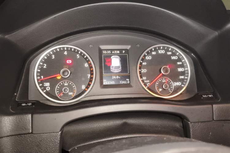 Used Volkswagen Tiguan 2013 1.8 TSI Automatic All-Wheel Drive Luxury Model Instrument Cluster