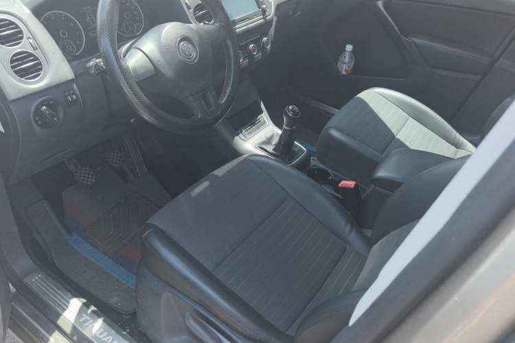 Used Volkswagen Tiguan 2013 1.8TSI Manual Two-Wheel Drive Trend Edition Interior 1