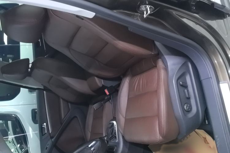 Used Volkswagen Tiguan 2013 1.8 TSI Automatic All-Wheel Drive Luxury Model Interior 1