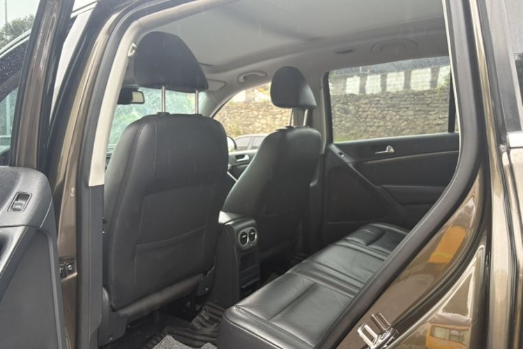 Used Volkswagen Tiguan 2013 1.8 TSI Automatic All-Wheel Drive Luxury Model Interior 1