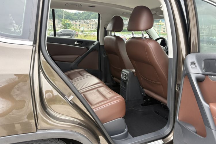 Used Volkswagen Tiguan 2013 1.8 TSI Automatic All-Wheel Drive Luxury Model Interior 12