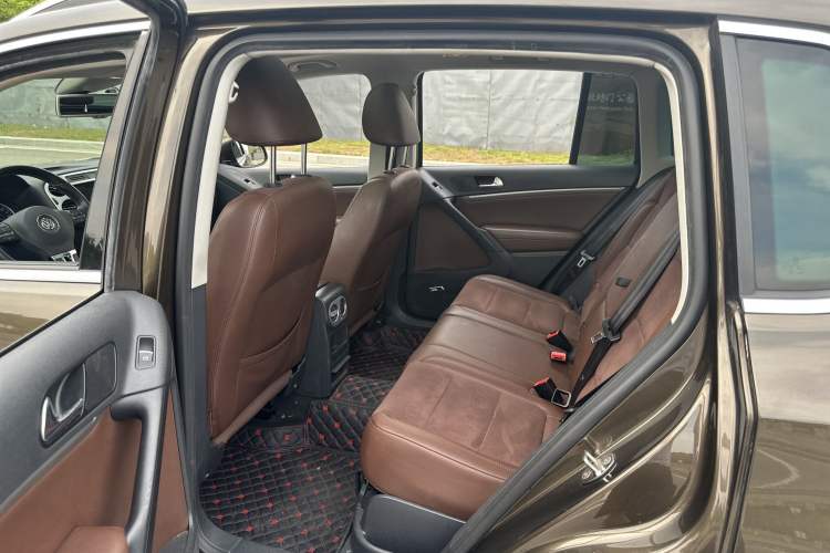 Used Volkswagen Tiguan 2013 2.0 TSI Automatic All-Wheel-Drive Flagship Edition Interior 2