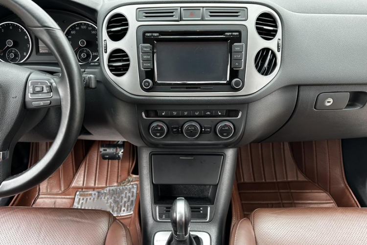 Used Volkswagen Tiguan 2013 1.8 TSI Automatic All-Wheel Drive Luxury Model Interior 2