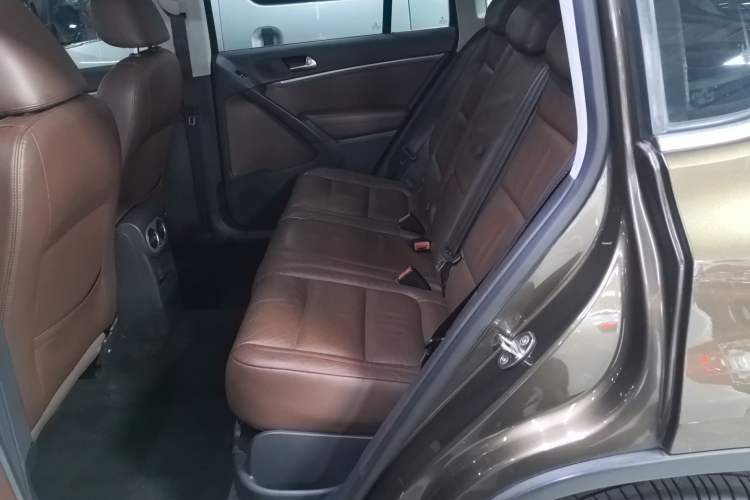 Used Volkswagen Tiguan 2013 1.8 TSI Automatic All-Wheel Drive Luxury Model Interior 2