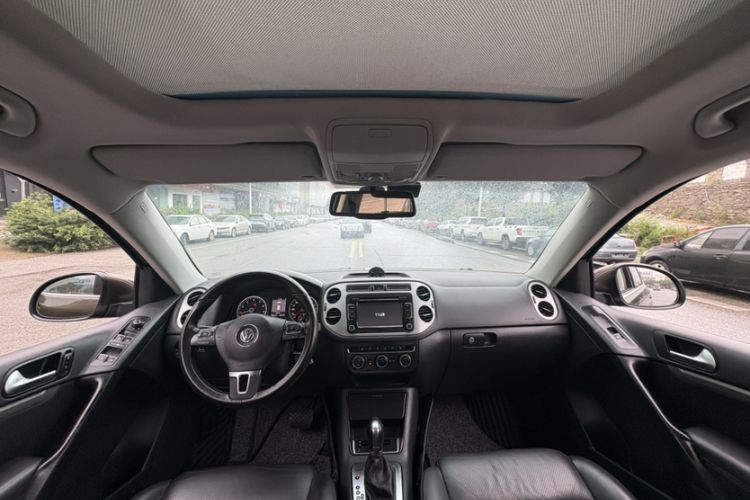 Used Volkswagen Tiguan 2013 1.8 TSI Automatic All-Wheel Drive Luxury Model Interior 2