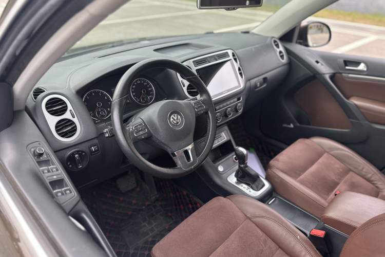 Used Volkswagen Tiguan 2013 2.0 TSI Automatic All-Wheel-Drive Flagship Edition Interior 3
