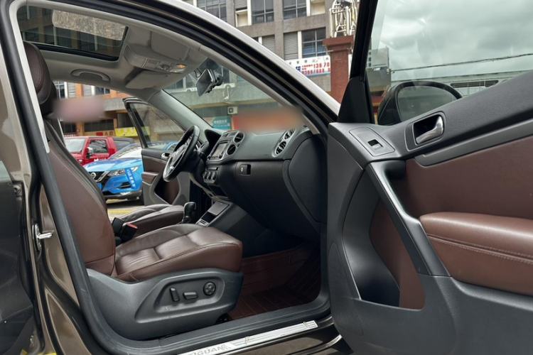 Used Volkswagen Tiguan 2013 1.8 TSI Automatic All-Wheel Drive Luxury Model Interior 3