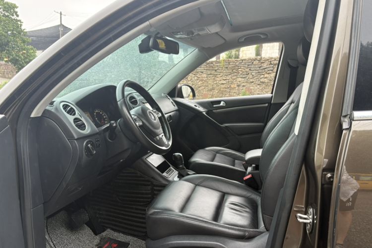 Used Volkswagen Tiguan 2013 1.8 TSI Automatic All-Wheel Drive Luxury Model Interior 3
