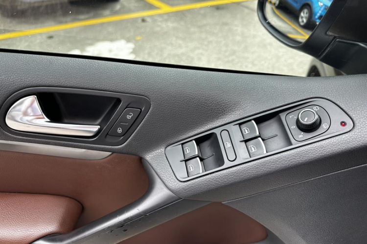 Used Volkswagen Tiguan 2013 1.8 TSI Automatic All-Wheel Drive Luxury Model Interior 4