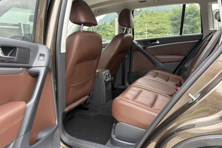 Used Volkswagen Tiguan 2013 1.8 TSI Automatic All-Wheel Drive Luxury Model Interior 4