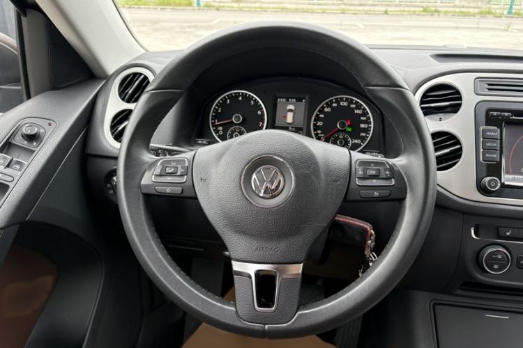 Used Volkswagen Tiguan 2013 1.8 TSI Automatic All-Wheel Drive Luxury Model Interior 5