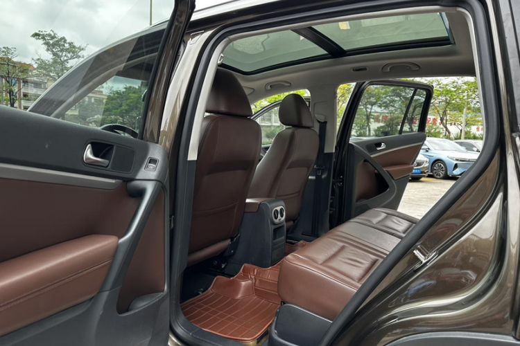 Used Volkswagen Tiguan 2013 1.8 TSI Automatic All-Wheel Drive Luxury Model Interior 8