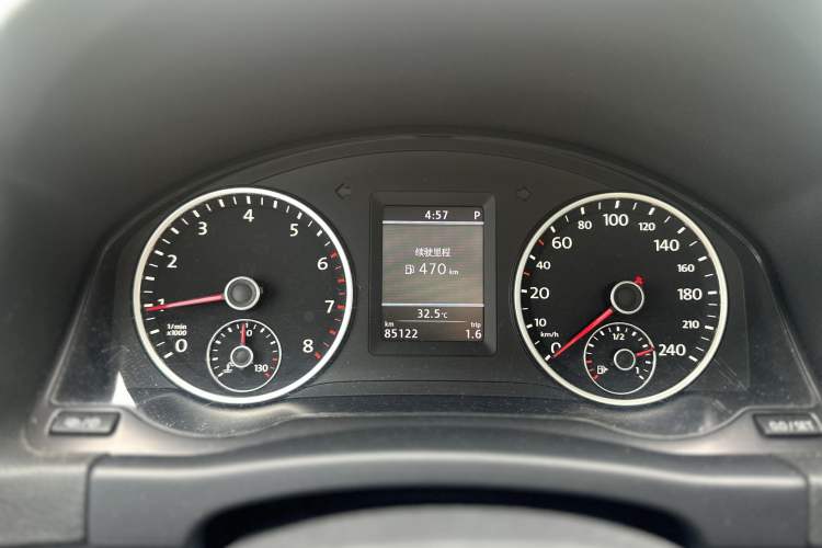 Used Volkswagen Tiguan 2013 2.0 TSI Automatic All-Wheel-Drive Flagship Edition Interior 9