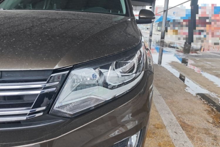 Used Volkswagen Tiguan 2013 1.8 TSI Automatic All-Wheel Drive Luxury Model Left Front Headlight