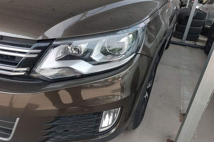 Used Volkswagen Tiguan 2013 2.0 TSI Automatic All-Wheel Drive Luxury Edition Left Front Headlight