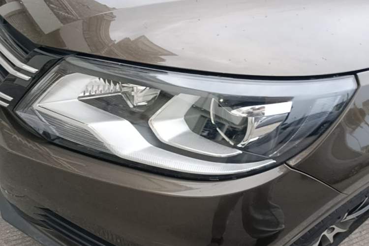 Used Volkswagen Tiguan 2013 2.0 TSI Automatic All-Wheel Drive Luxury Edition Left Front Headlight