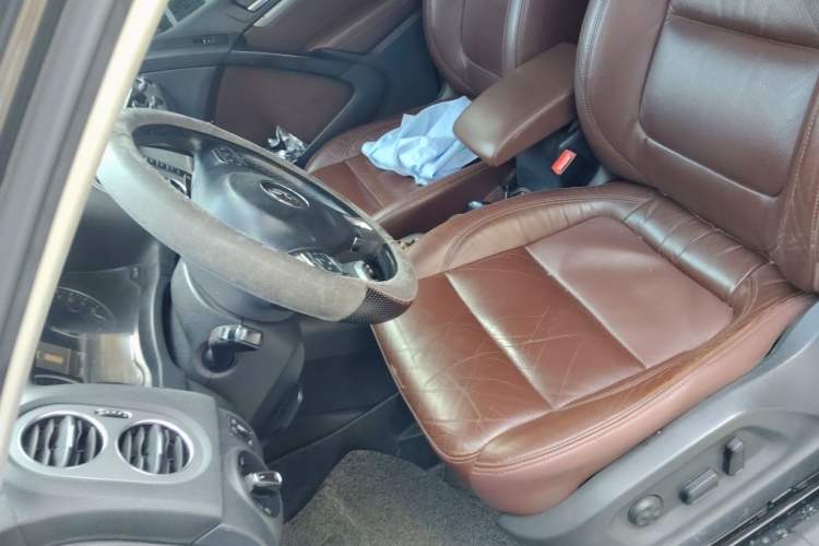 Used Volkswagen Tiguan 2013 2.0 TSI Automatic All-Wheel Drive Luxury Edition Left Front Seat