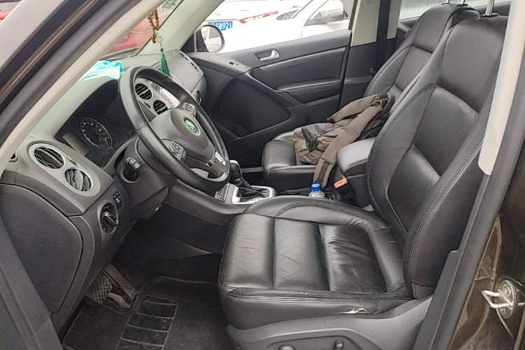 Used Volkswagen Tiguan 2013 1.8 TSI Automatic All-Wheel Drive Luxury Model Left Front Seat