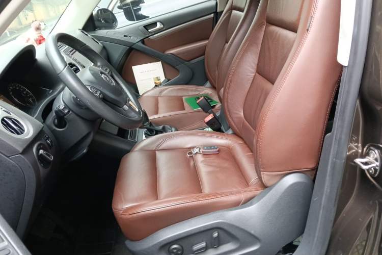 Used Volkswagen Tiguan 2013 1.8 TSI Automatic All-Wheel Drive Luxury Model Left Front Seat