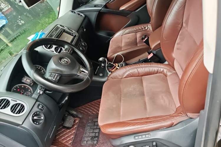 Used Volkswagen Tiguan 2013 2.0 TSI Automatic All-Wheel-Drive Flagship Edition Left Front Seat