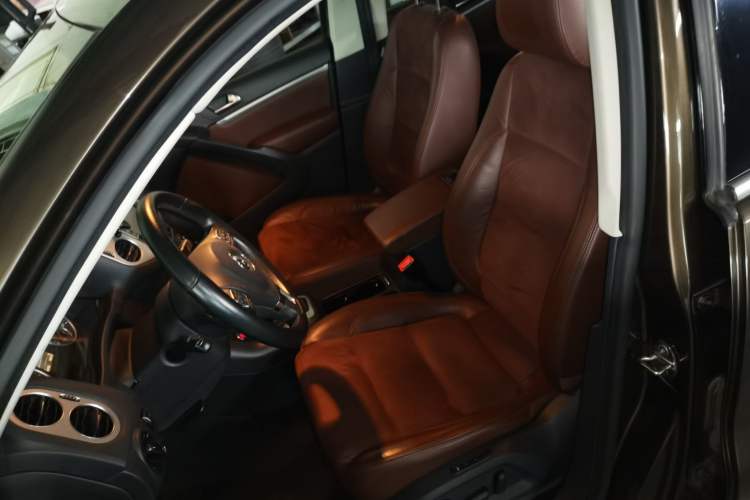 Used Volkswagen Tiguan 2013 2.0 TSI Automatic All-Wheel Drive Luxury Edition Left Front Seat
