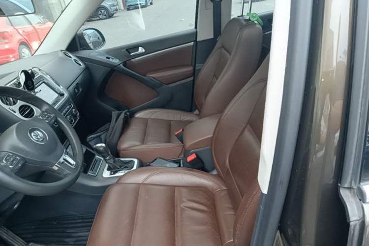 Used Volkswagen Tiguan 2013 2.0 TSI Automatic All-Wheel Drive Luxury Edition Left Front Seat