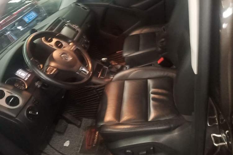 Used Volkswagen Tiguan 2013 1.8 TSI Automatic All-Wheel Drive Luxury Model Left Front Seat