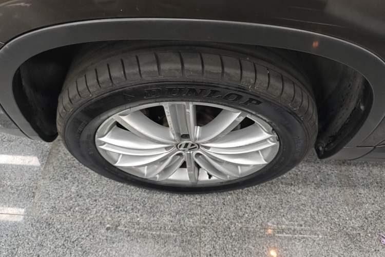 Used Volkswagen Tiguan 2013 2.0 TSI Automatic All-Wheel-Drive Flagship Edition Left Front Wheel Hub