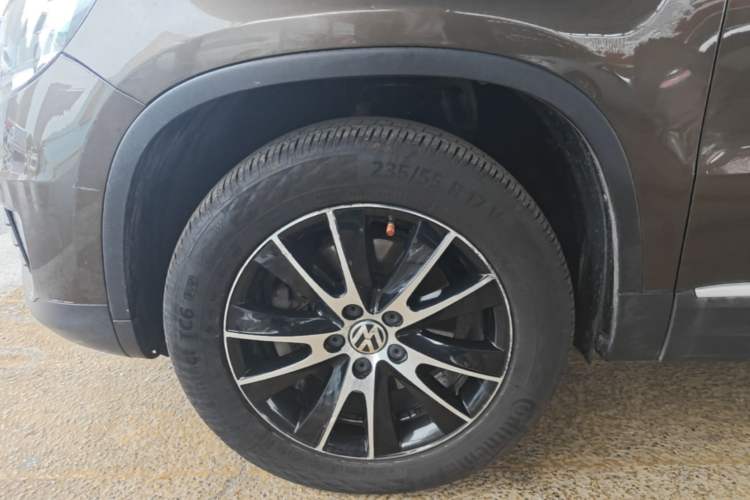 Used Volkswagen Tiguan 2013 1.8 TSI Automatic All-Wheel Drive Luxury Model Left Front Wheel Hub