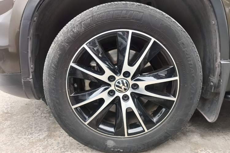 Used Volkswagen Tiguan 2013 1.8TSI Automatic Two-Wheel Drive Luxury Model Left Front Wheel Hub