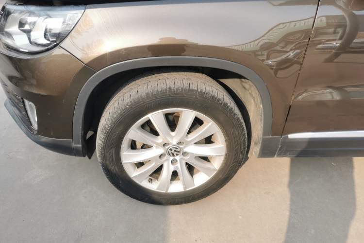 Used Volkswagen Tiguan 2013 1.8TSI Automatic Two-Wheel Drive Luxury Model Left Front Wheel Hub